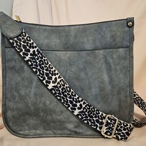 Stylish Gray Shoulder Bag with Leopard Strap